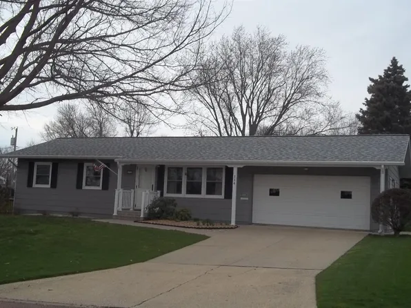 114 Harmony Dr, Marshalltown, IA 50158