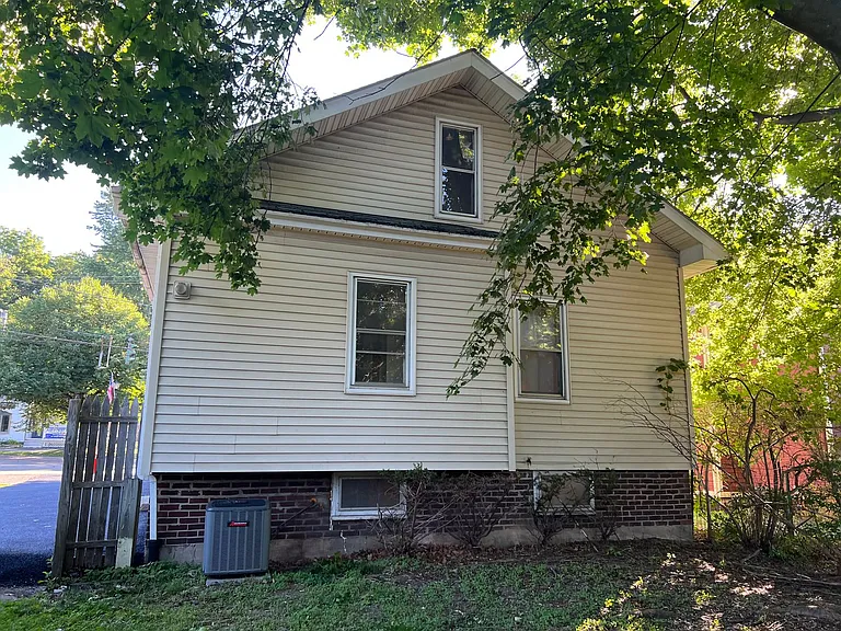 127 W Main St — Photo 43