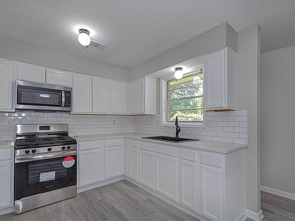 3rd image of 3143 Doyle Ave