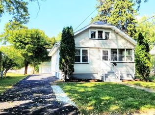 952 Front St, Aurora, IL 60505