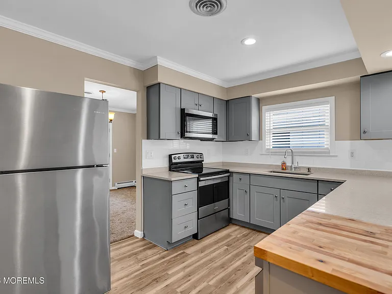 510 Jamaica Blvd — Photo 17