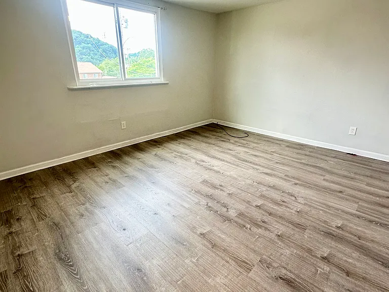 517 E Railroad Ave #2 — Photo 9