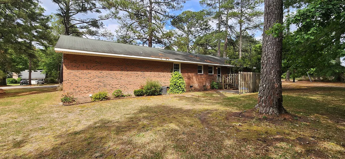 Building Photo - 11200 Southgates Dr