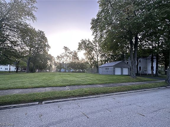 2nd image of 387 Belmont St NW