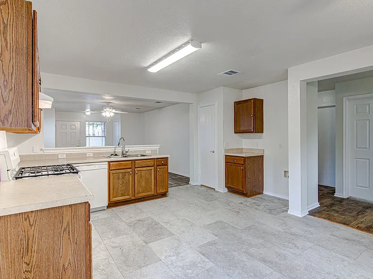 7505 Aspen Brook Dr — Photo 6