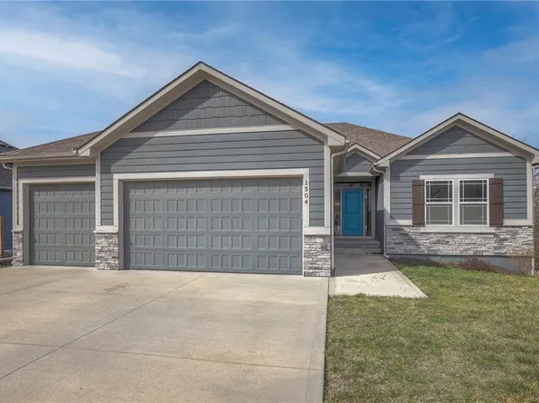 1504 SW Cross Creek Dr, Grain Valley, MO 64029