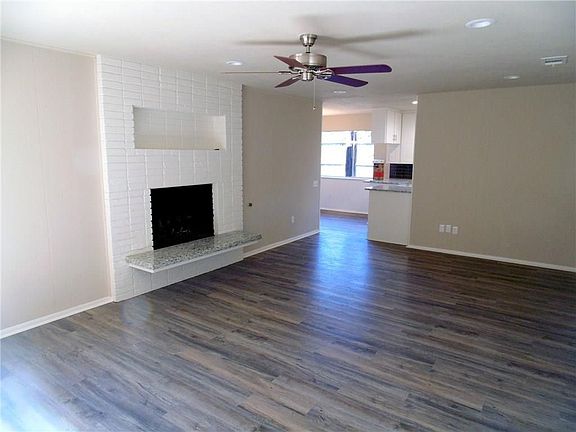 3rd image of 1708 Hilltop Ln