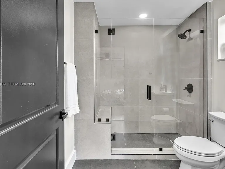 2521 Center Ave — Photo 48