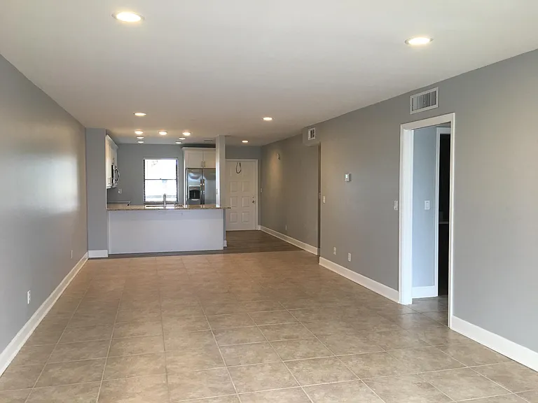 309 Lake Cir #202 — Photo 20