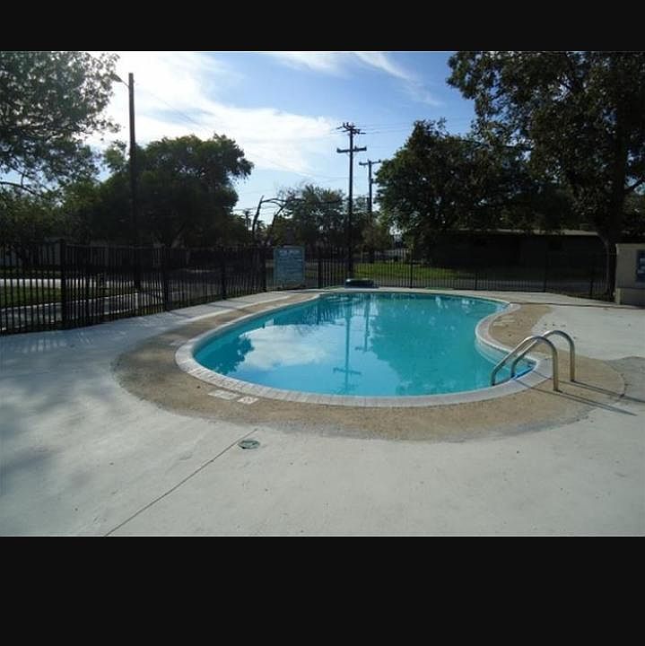 1st image of 226 Deerwood Dr #10