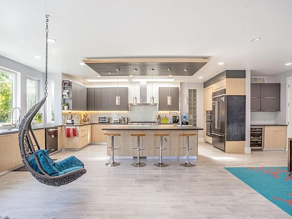 3rd image of 622 Dorset Way