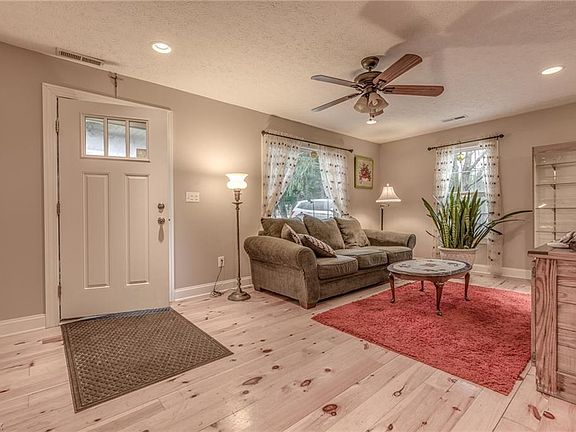4th image of 12488 Jackson Dr