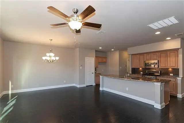 2572 Jackson Dr — Photo 8