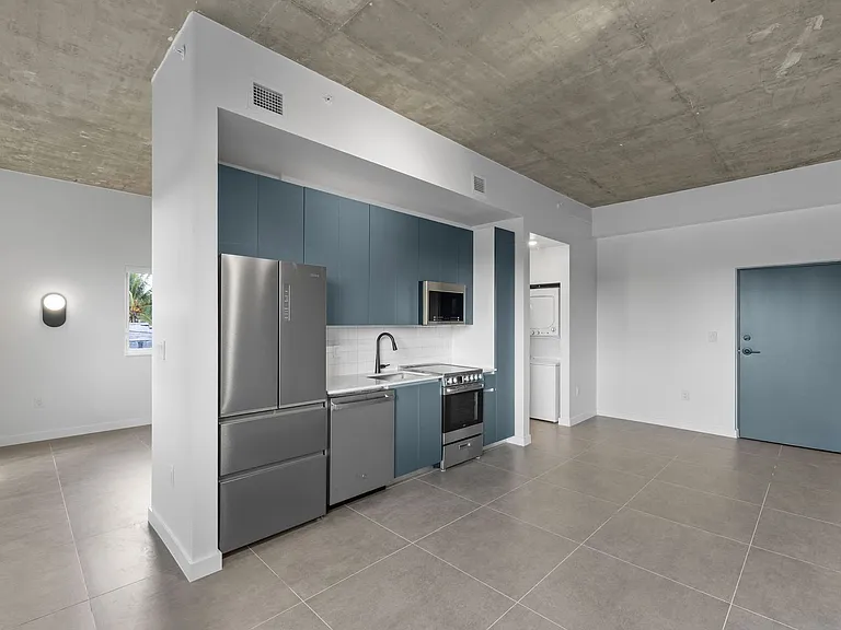 315 NW 32nd St — Photo 37