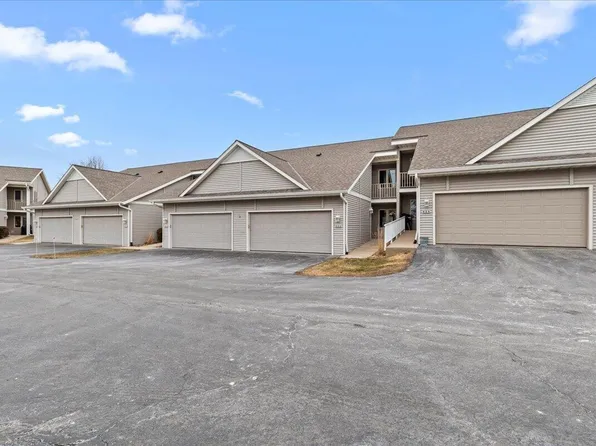 986 Oconomowoc PARKWAY, Oconomowoc, WI 53066