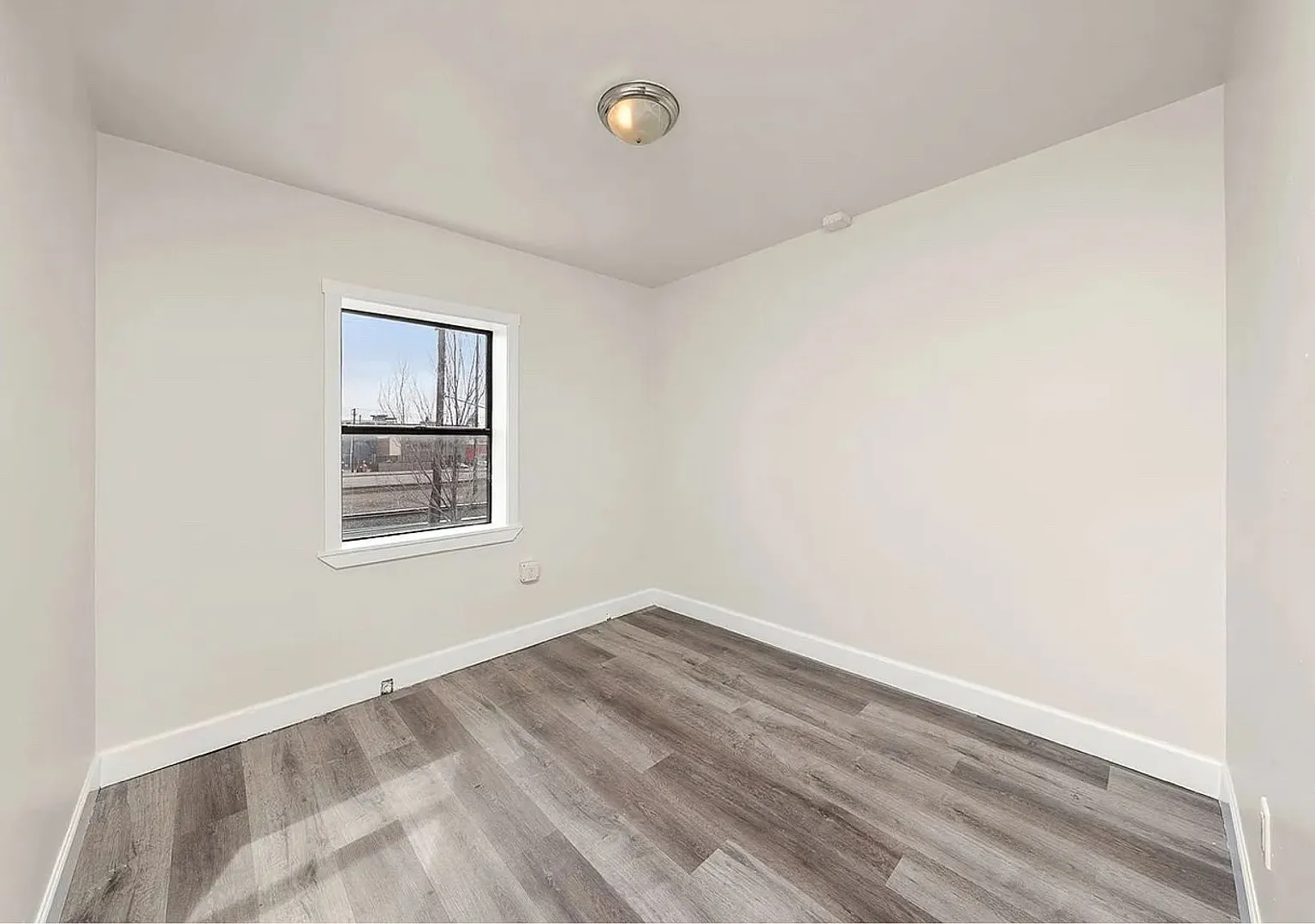 Studio, 700 sqft, $1,300 — Photo 4