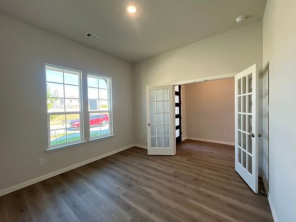3rd image of 1008 Elmstead Dr