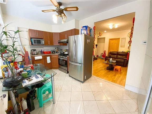 4th image of 915 72nd St