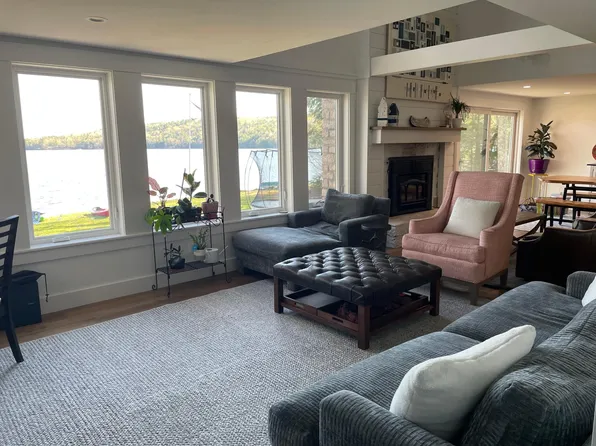 42 Plummer Dr, Raymond, ME 04071