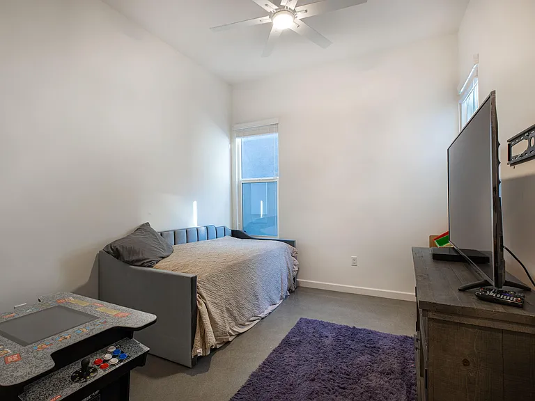 2707 Majestic Way — Photo 18