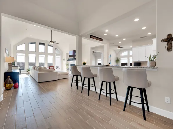 837 Peppervine Dr, Waxahachie, TX 75165