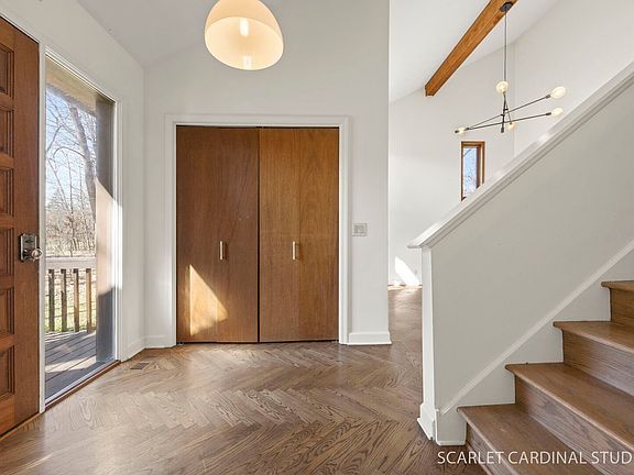 3rd image of 29W256 Oak Ln
