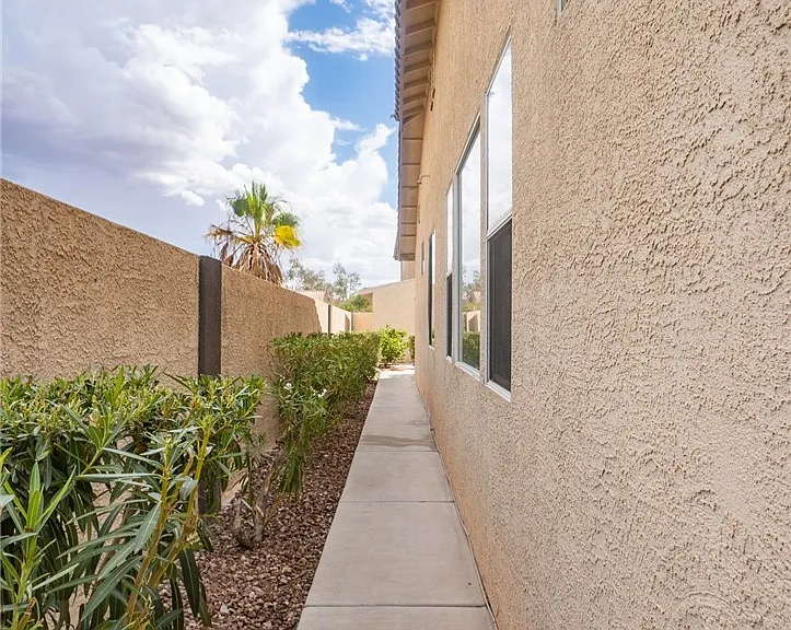 7861 Darby Ave — Photo 59