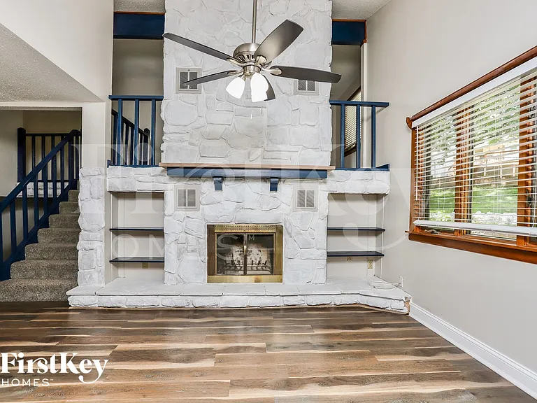 405 Montbrook Dr — Photo 5