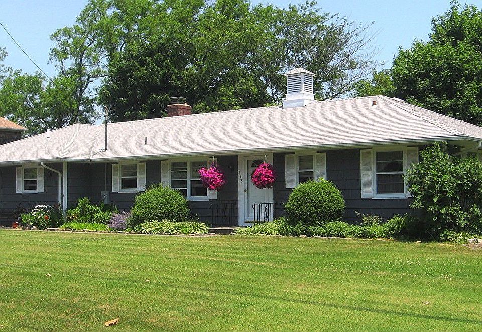 1st image of 615 E Gillette Dr