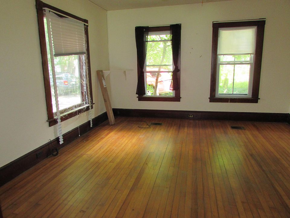 2nd image of 10 Vine St APT 3