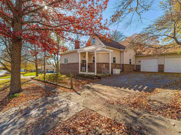 220 S Vine St, Mount Pulaski, IL 62548