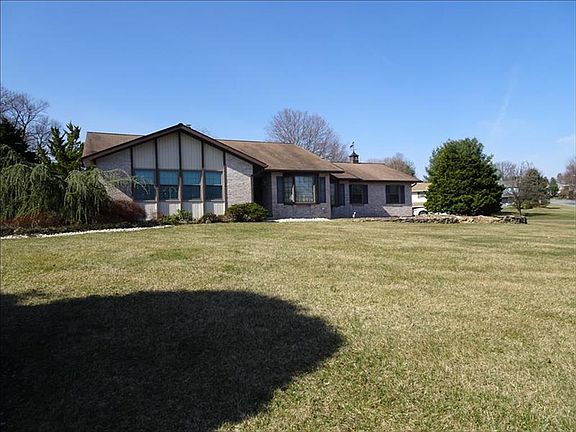 2nd image of 551 Rosewood Dr