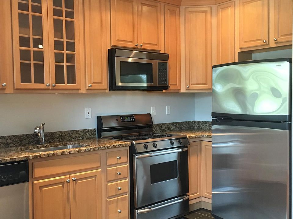 1st image of 829 Westwood Dr