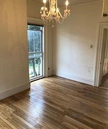 3rd image of 293 Sea Cliff Ave