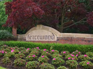 17 Claridge Cir, Manhasset, NY 11030