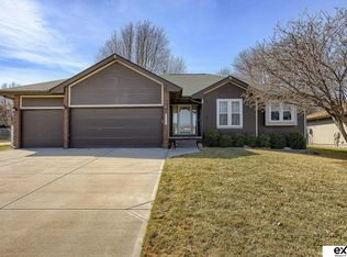 7182 Plum Dale Rd, La Vista, NE 68128