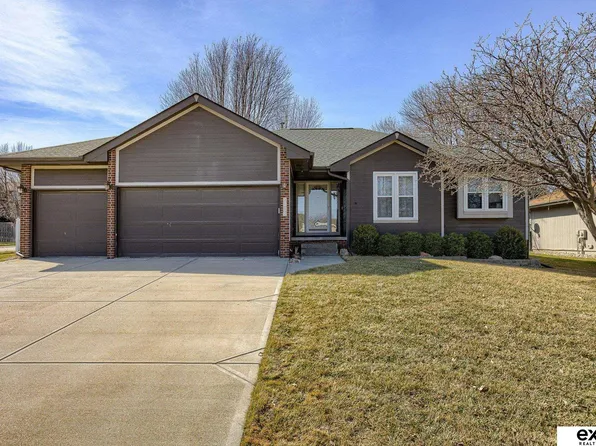 7182 Plum Dale Rd, La Vista, NE 68128