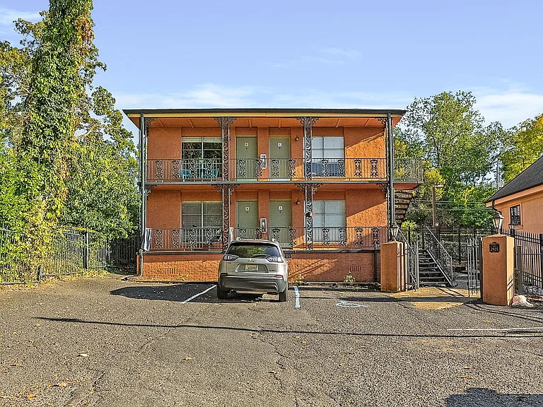 2925 Clairmont Ave S — Photo 10