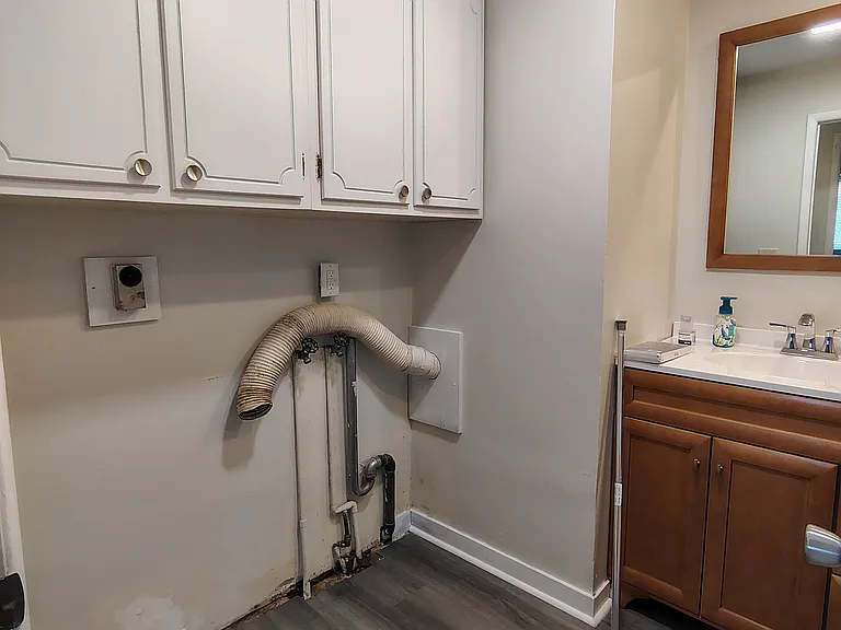 903 Holiday Dr — Photo 15