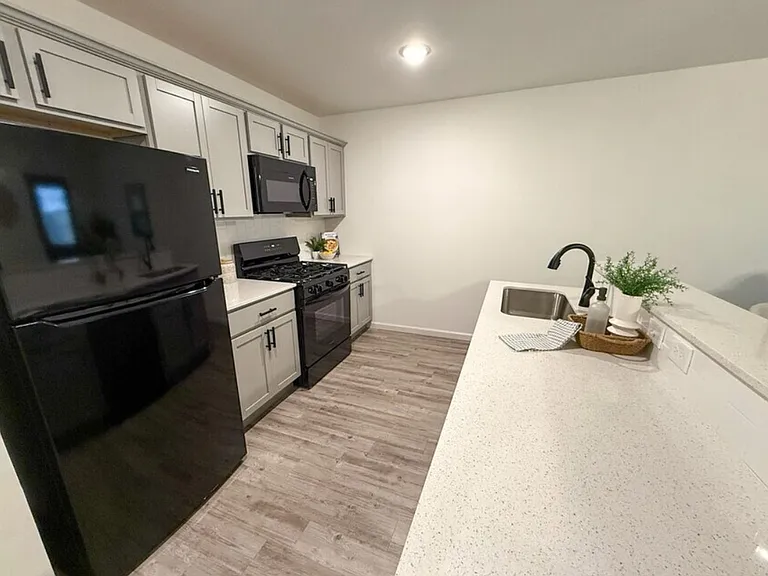 Reserve on 29th Townhomes — Photo 43