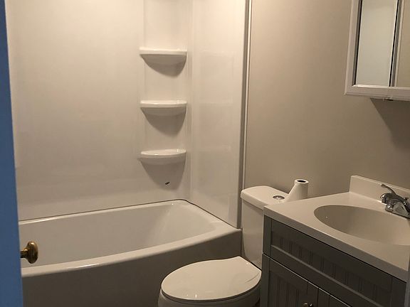 5th image of 111 Rosemont Ave