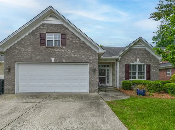 210 Heritage Hill Dr, Jamestown, NC 27282