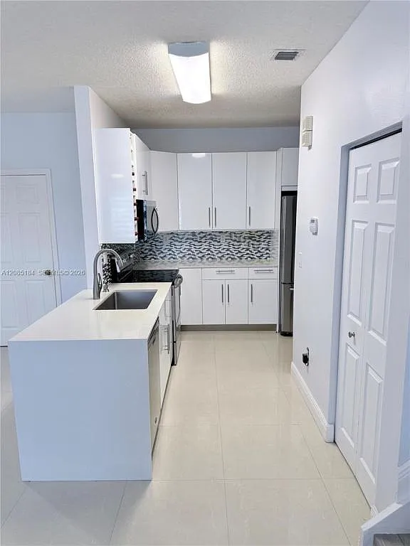 1704 SW 101st Terrace, 0 — Photo 3