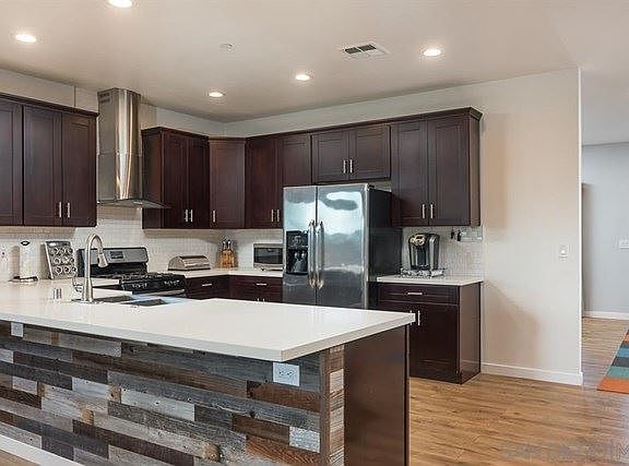 5th image of 6015 Edgewater St
