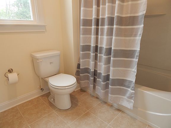5th image of 2209 Lundie Ln