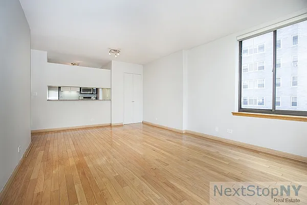 Rented by NextStopNY | media 73