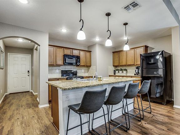 3rd image of 2918 Aberdeen Dr