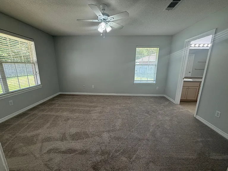 4902 Chads Cir — Photo 9