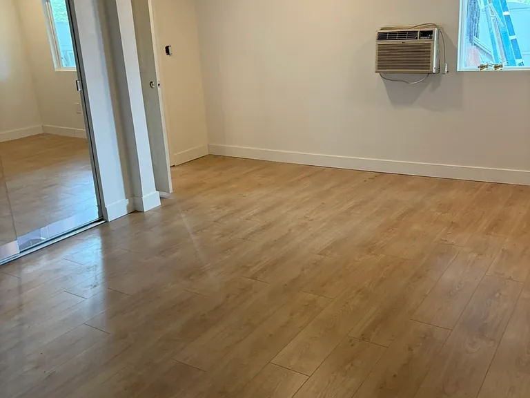 7748 Tampa Ave — Photo 6