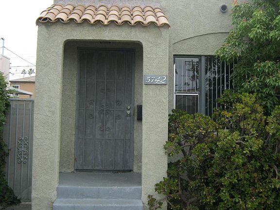 2nd image of 5742 S Gramercy Pl